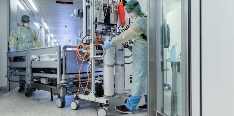 In einem Düsseldorfer Krankenhaus musste eine Station geräumt werden wegen einer Rauchentwicklung.