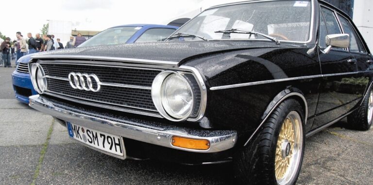 Ein Bild aus vergangenen Tagen: Das VW-Forum war 15 Jahre lang Anzugspunkt für viele VW-Fans aus dem ganzen Bundesgebiet. Die Veranstaltung fand von 1990 bis 2005 immer im Juni am Europaplatz statt.
