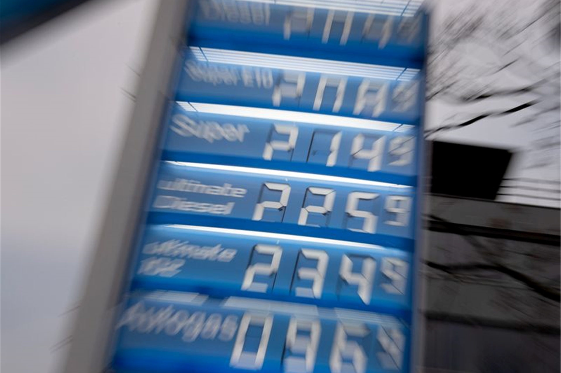 Kommt ein Tankrabatt oder doch ein anderes Werkzeug, um die Bundesbürger an der Zapfsäule zu entlasten? Die Politik ringt um einen gangbaren Weg.
