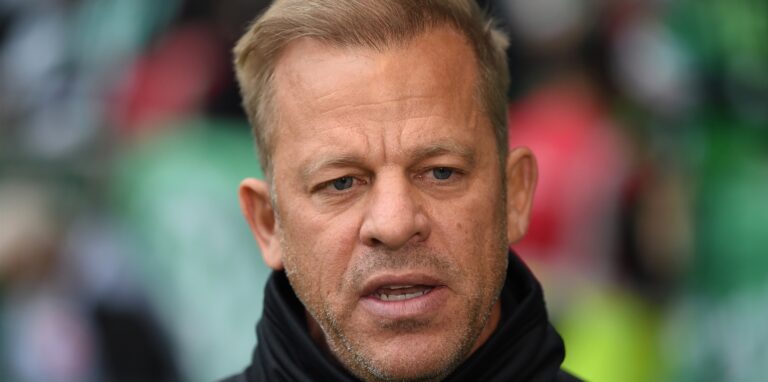 Der ehemalige Werder-Trainer Markus Anfang hat sich im „Aktuellen Sportstudio“ zu seinem gefälschten Impfausweis geäußert. Er habe nach wie vor „große Angst“ vor einer Corona-Impfung. Seine Befürchtung, eine Herzmuskelentzündung nach der Impfung zu erleiden, ist aber zumindest statistisch unbegründet.