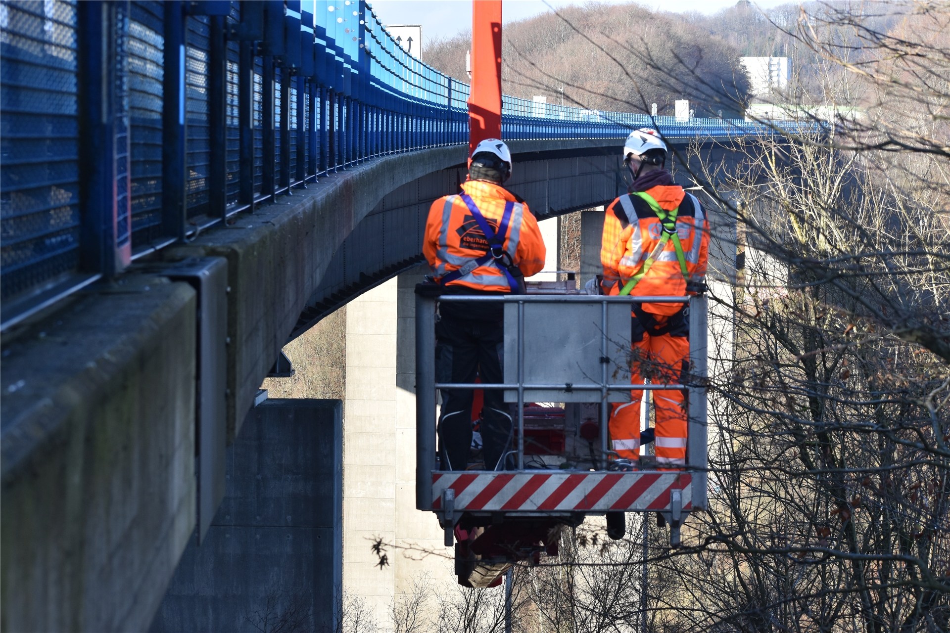 Die Talbrücke Rahmede der Autobahn 45 bei Lüdenscheid ist gesperrt. Sie gilt als eine wichtige Verbindung zwischen dem Ruhrgebiet und dem Süden Deutschlands.