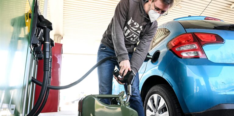 Der Tankpreis ist in den vergangenen Wochen enorm gestiegen. Kriminelle klauen deshalb immer häufiger Sprit, meint ein Sprecher des Bundesverbandes Güterkraftverkehr Logistik und Entsorgung (BGL).