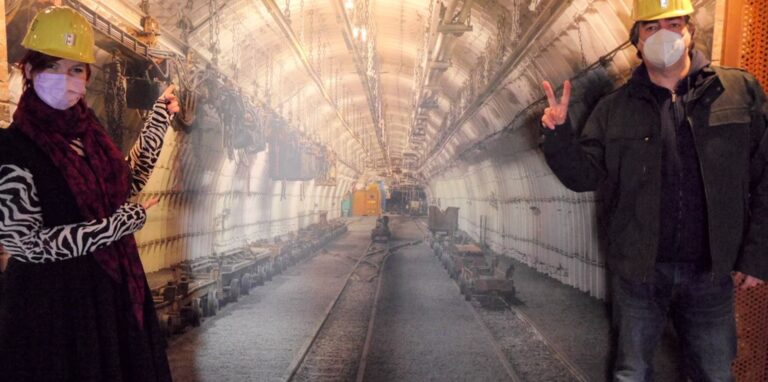 Schnappschuss „unter Tage“ gefällig? Im Museum kein Problem, wie die MZ-Redakteure Julia Dziatzko und Patrick Köllner vor dieser Fototapete demonstrieren.