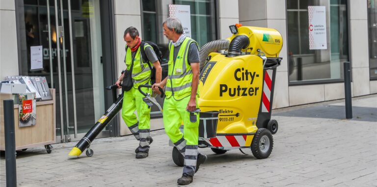 Die City-Putzer in der Innenstadt sind nur eine Maßnahme im Kampf gegen das Wegwerfen von Zigarettenkippen.