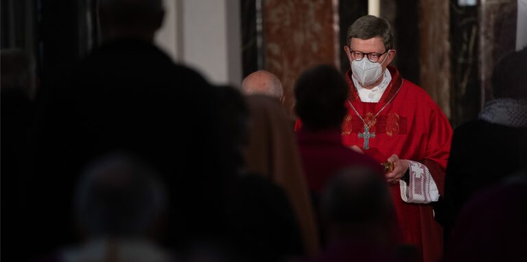 Rainer Maria Kardinal Woelki, Erzbischof von Köln, spricht am Freitag (25. März) ein in der Katholischen Kirche seltenes und umstrittenes Gebet. Er will «Russland und die Ukraine dem Unbefleckten Herzen Mariens weihen».