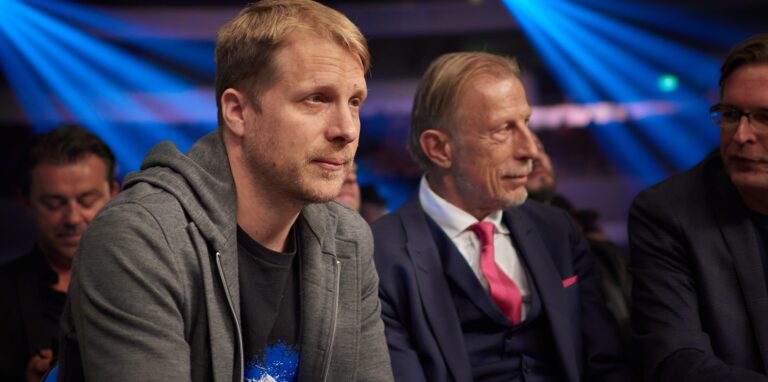 Comedian Oliver Pocher ist von einem Mann mit mehr als 300.000 Instagram-Abonnenten angegriffen worden.