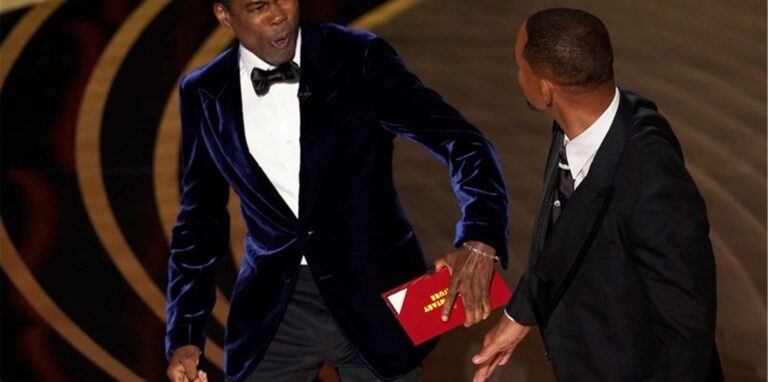 Moderator Chris Rock bekommt von Will Smith eine Ohrfeige versetzt.