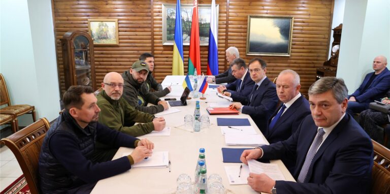 Unterhändler Russlands und der Ukraine bei einer früheren Verhandlungsrunde.