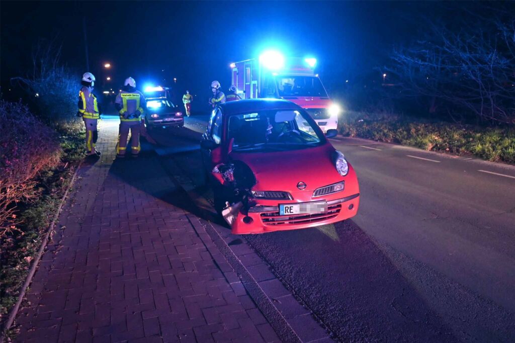 Zwei Autos waren in den Unfall verwickelt. Zwei Autos waren in den Unfall verwickelt.