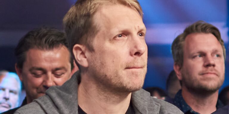 Komiker Oliver Pocher saß in der ersten Reihe des Box-Events in der Westfalenhalle, als er angegriffen wurde. Das Bild entstand vor dem Vorfall.