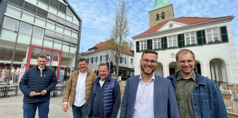 Vorstandsmitglieder von DIA und Sag Ja zu Dorsten mit Bürgermeister Tobias Stockhoff