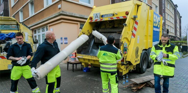 Die Stadtverwaltung hat ihre Vorlage für einen halbjährlichen kostenlosen Sperrmülltag in Dortmund wegen der Kritik zurückgezogen.