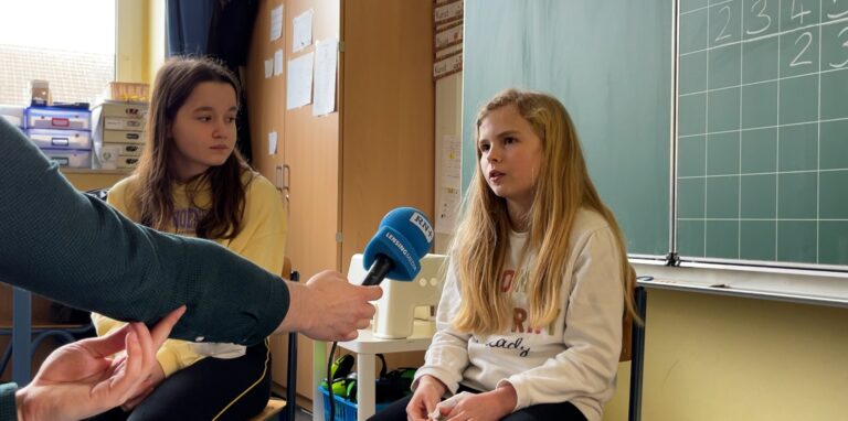 Mit den Schülerinnen und Schülern der 4B der Brüder-Grimm-Schule in Dortmund-Hombruch haben wir über die Corona-Pandemie gesprochen.