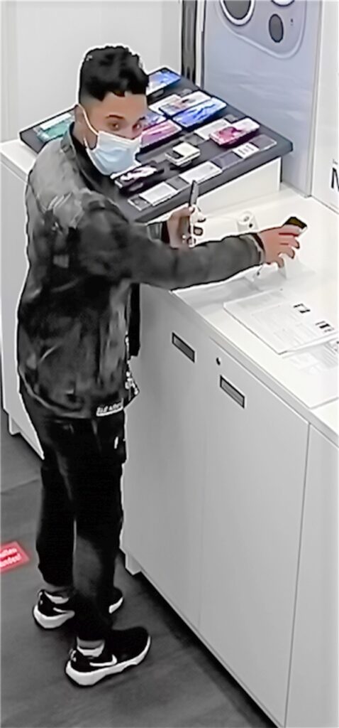 Ein Foto des tatverdächtigen Diebes im Telefonshop in Dorsten Ein Foto des tatverdächtigen Diebes im Telefonshop in Dorsten