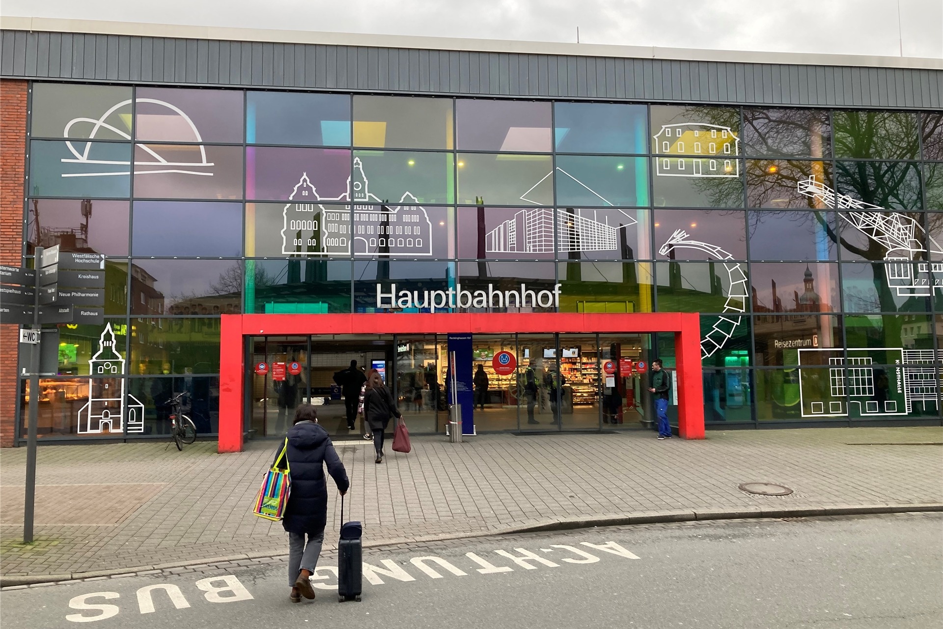 Eingang des Hauptbahnhofs in Recklinghausen.