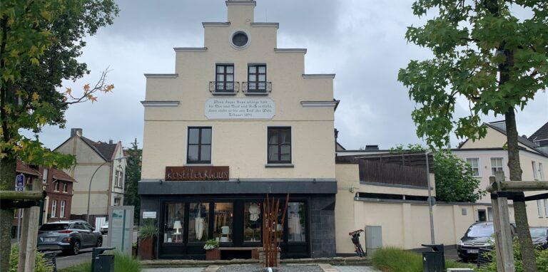 Das Rostfleckhaus der Familie Schult am Essener Tor ist auch dank der Aufwertung des kleinen Parks vor der Haustür ein echter Hingucker für Dorstener und Dorsten-Besucher geworden.