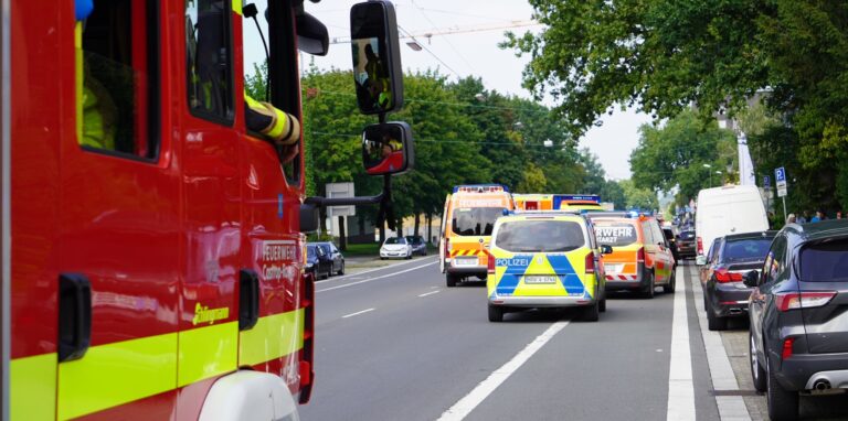 Feuerwehr, Polizei und Rettungshubschrauber waren im Einsatz, nachdem eine 13-jährige Radfahrerin stürzte.