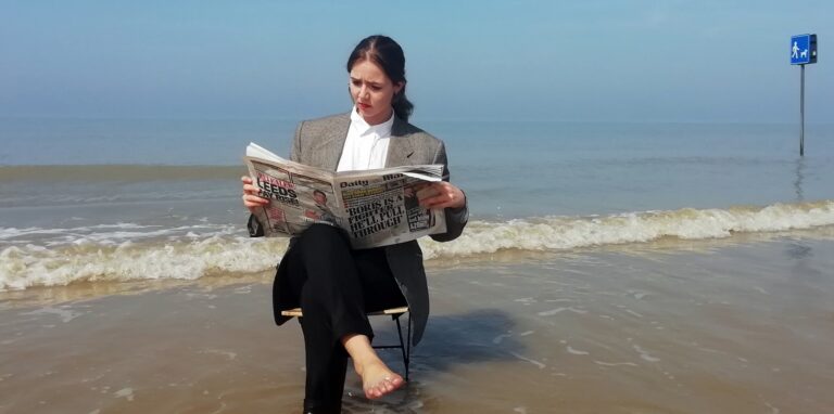 Pauline Kappmeyer spielte in Belgien in einem Sketch für das Studium ihrer Schwester Leonie.