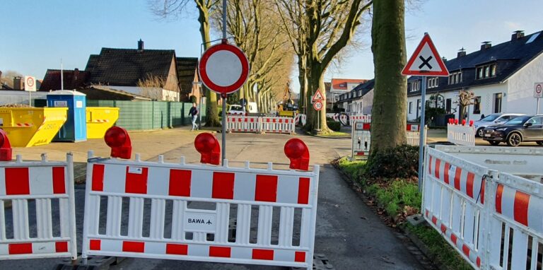 Die Vollsperrung der Polsumer Straße wird deutlich länger dauern als geplant.