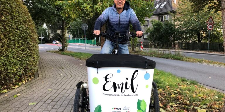 Unterwegs mit dem Lastenrad der Stadt Kamen, das den Namen Emil trägt. Emil hat sogar einen eigenen Instagram-Account. Das Lastenrad hat seine eigenen Fans.
