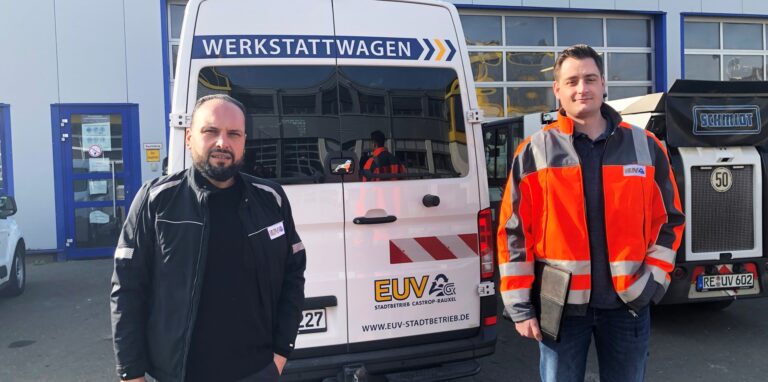 Werkstattleiter Ayhan Tiris und Betriebshofleiter Aljosha Weskamp kämpfen für den EUV Stadtbetrieb mit Lieferengpässen und hohen Treibstoffkosten.