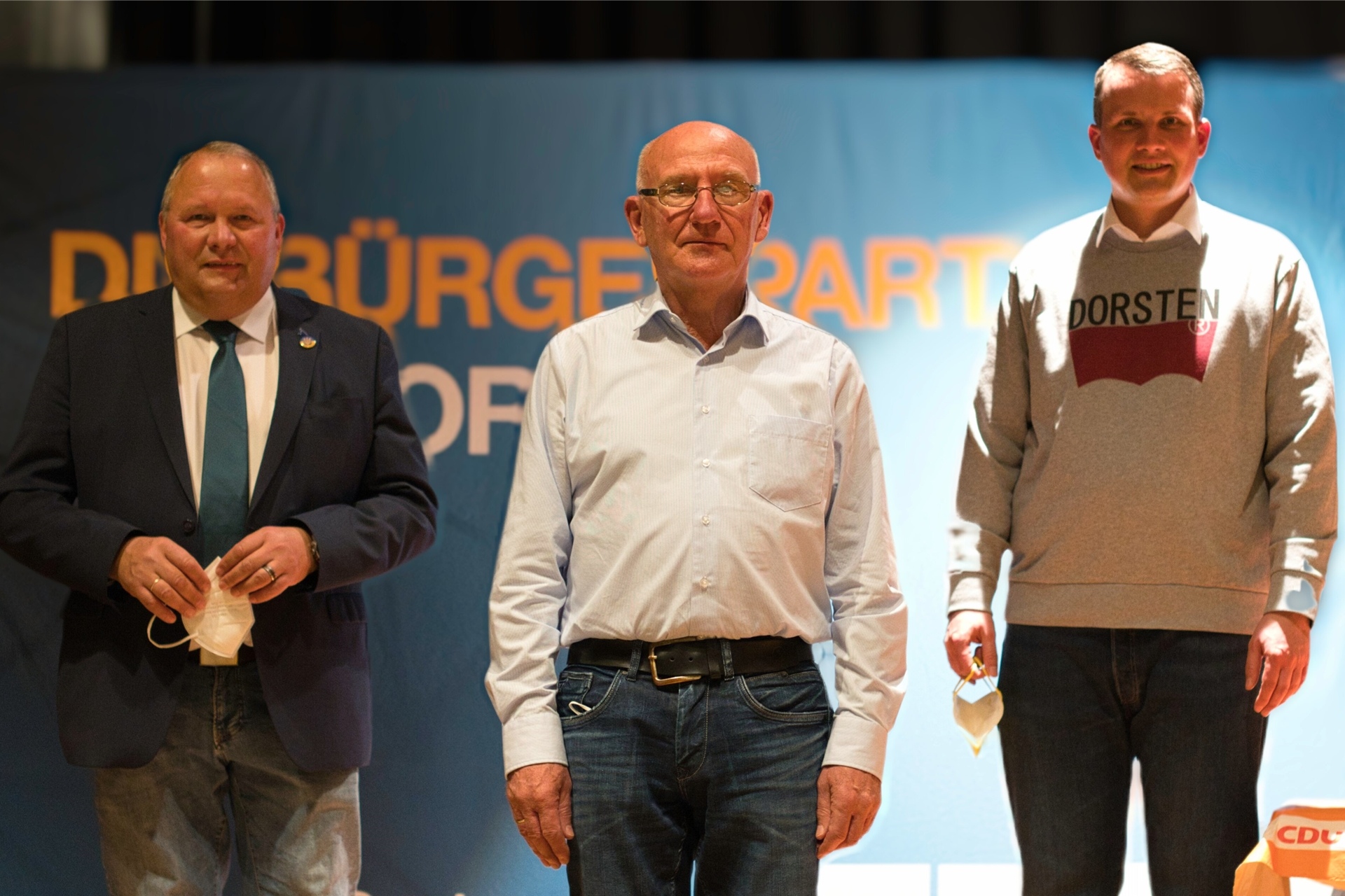Auf dem Podium: Landtagsabgeordneter Josef Hovenjüger, CDU-Stadtverbandsvorsitzender Ludger Föcker und Bürgermeister Tobias Stockhoff