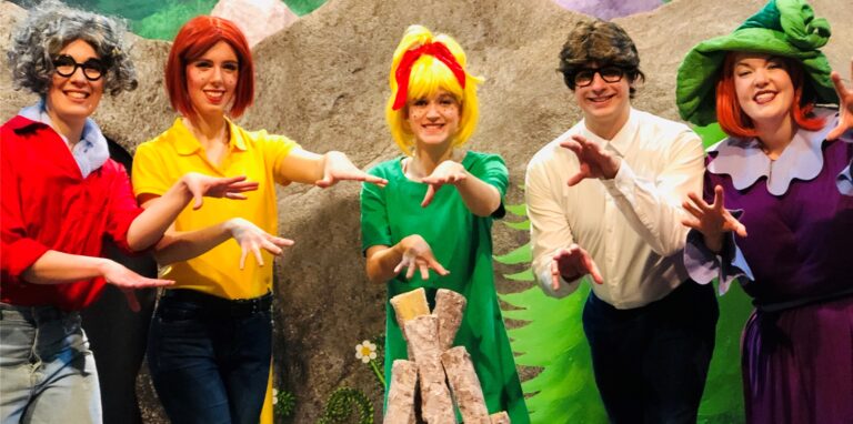 Das Ensemble des Cocomico-Theaters in den Kostümen des Bibi Blocksberg-Musicals.