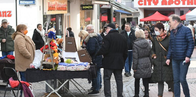 Der verkaufsoffener Sonntag begann zögerlich. Es hätte deutlich voller werden können. Auch wenn die Geschäfte teilweise zufriedenstellend waren, gab es Kritik.