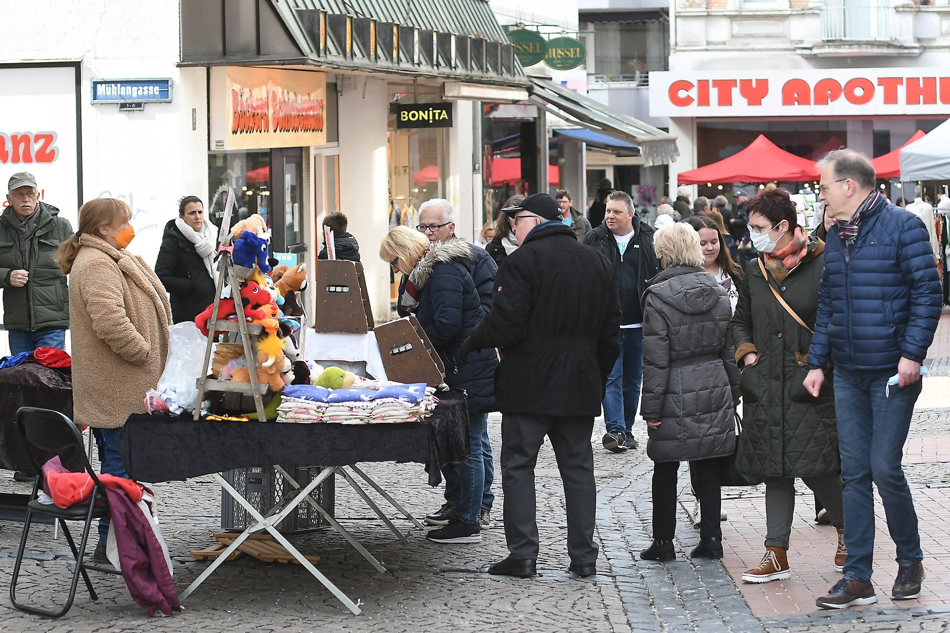 Der verkaufsoffener Sonntag begann zögerlich. Es hätte deutlich voller werden können. Auch wenn die Geschäfte teilweise zufriedenstellend waren, gab es Kritik.