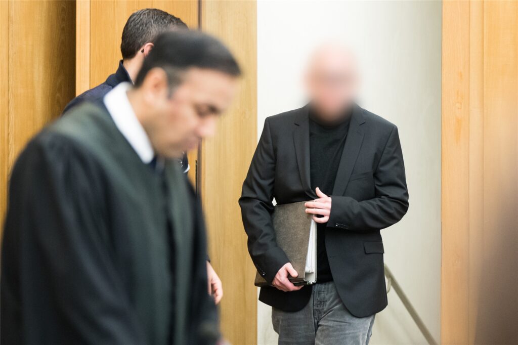 Peter S. musste sich vor dem Essener Landgericht verantworten. Er wurde zu zwölf Jahren Haft verurteilt. Peter S. musste sich vor dem Essener Landgericht verantworten. Er wurde zu zwölf Jahren Haft verurteilt.