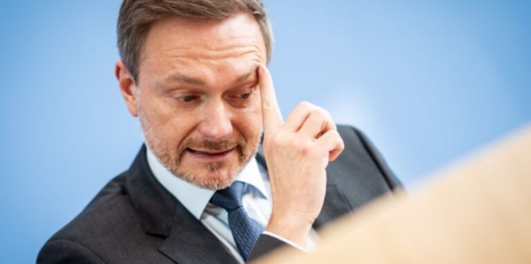Bundesfinanzminister Christian Lindner (FDP) bei einer Pressekonferenz in Berlin.