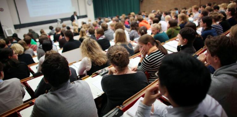 Bafög-Empfänger sollen zum Wintersemester fünf Prozent mehr Geld bekommen.
