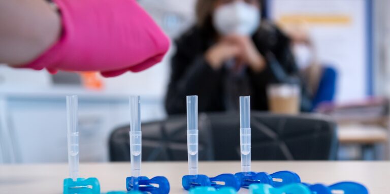 Noch wird an Schulen getestet, das ändert sich nach den Ferien. Sechs Schulen in Castrop-Rauxel haben zurzeit Fälle.