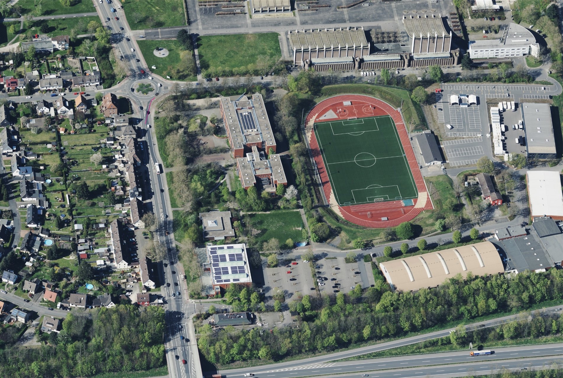 Das Stadion ist Ziel eines Sternmarsches der weiterführenden Schulen in Castrop-Rauxel. Deshalb kann es zu Verkehrsproblemen kommen.