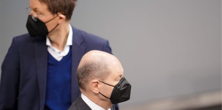 Hatten sich ein anderes Ergebnis gewünscht: Gesundheitsminister Karl Lauterbach und Bundeskanzler Olaf Scholz.