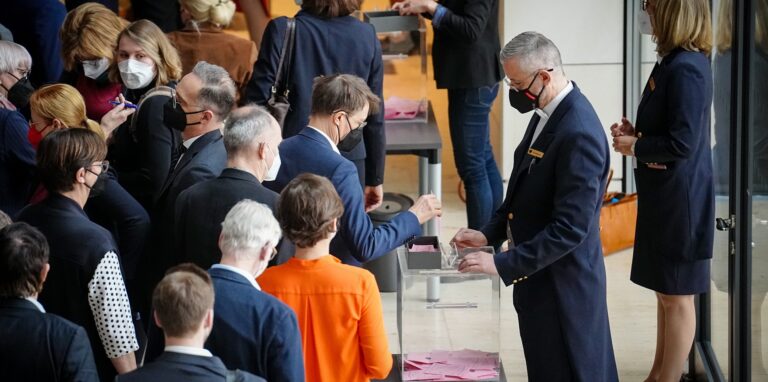 Die Dortmunder Bundestagsabgeordneten erklären auf Anfrage, wie sie bei der Abstimmung zur Impfpflicht in Berlin votiert haben.