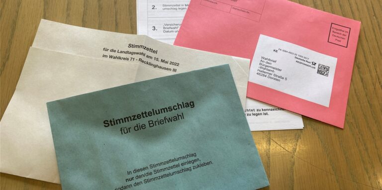 Umschläge für die Stimmzettel zur Landtagswahl