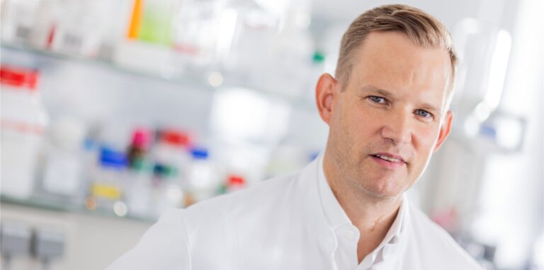 Hendrik Streeck, Direktor des Instituts für Virologie an der Uniklinik Bonn, spricht im Videointerview über den aktuellen Stand der Pandemie.