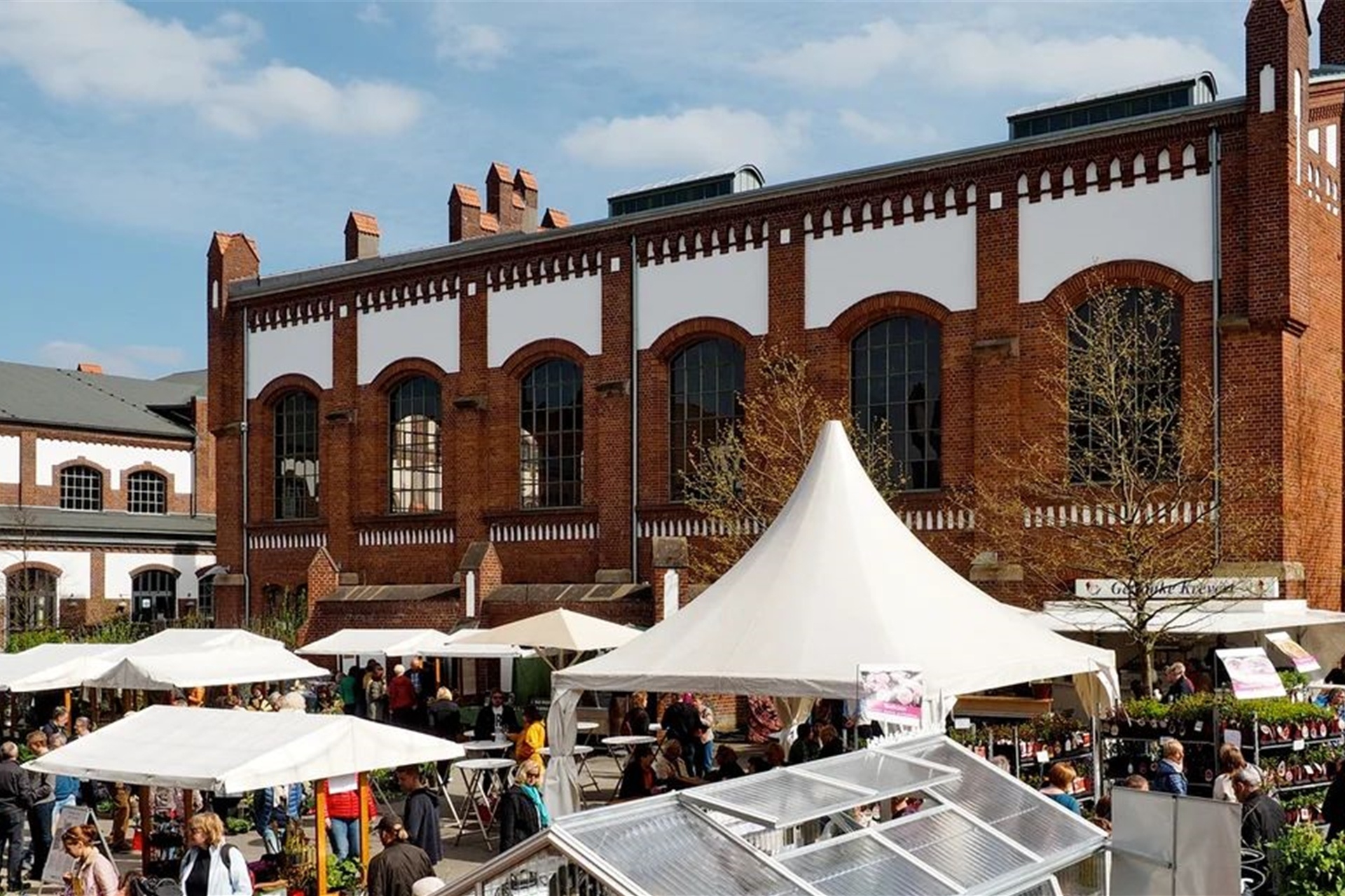 Marktstände vor dem Zechengebäude bei Manufactum Waltrop