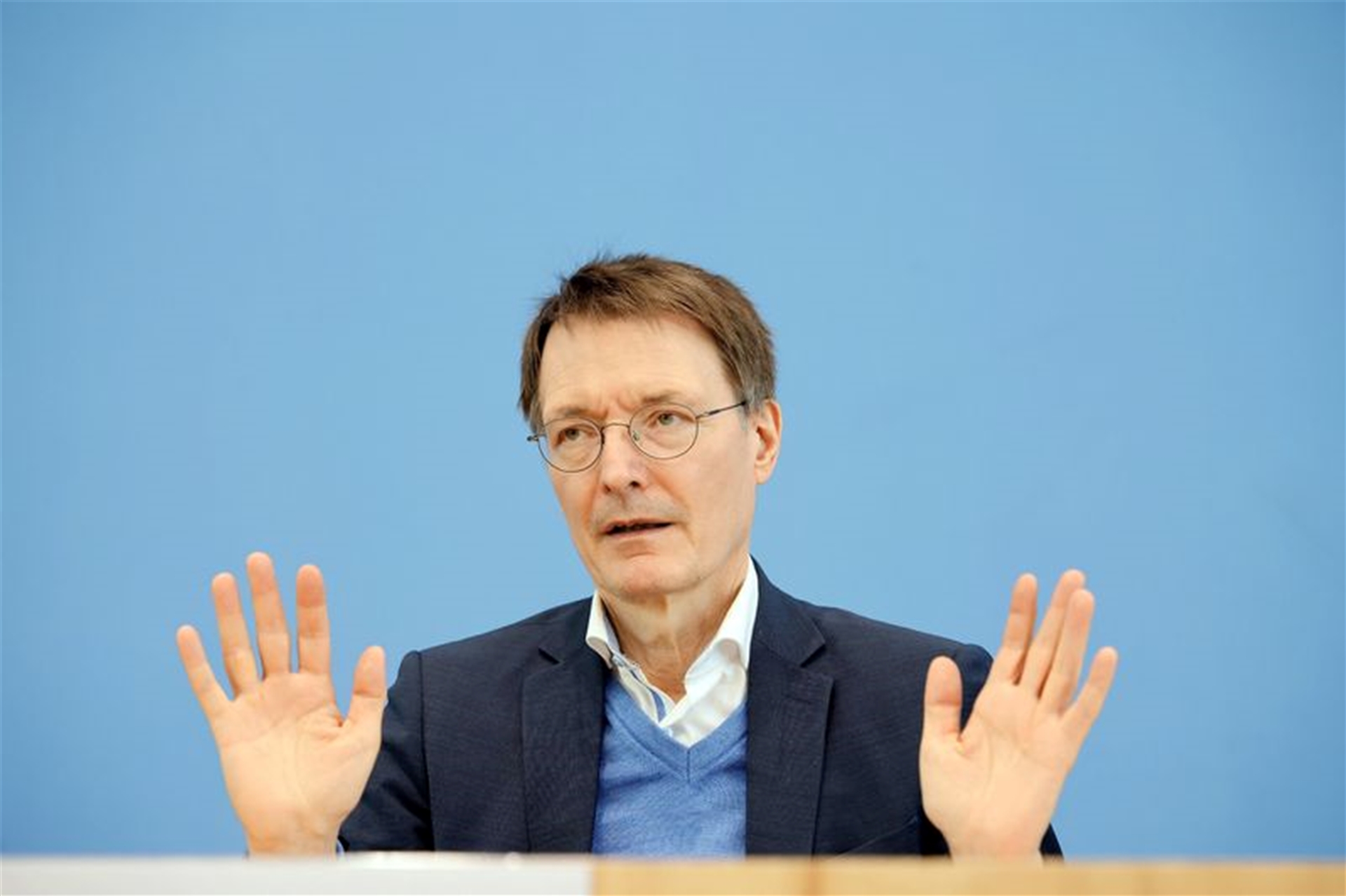 Karl Lauterbach während einer Pressekonferenz zur weiteren Entwicklung der Corona-Lage.