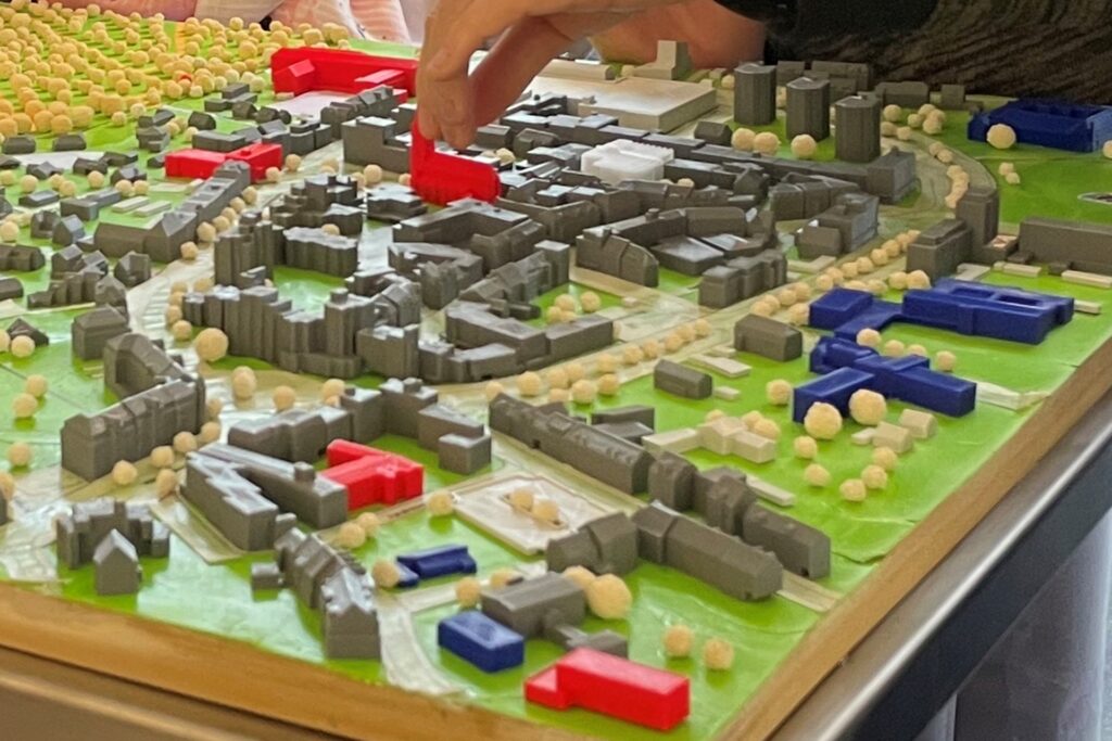 Die Gebäude der Innenstadt wurden am Computer detailgetreu nachgebaut und dann per 3D-Drucker hergestellt. Die Gebäude der Innenstadt wurden am Computer detailgetreu nachgebaut und dann per 3D-Drucker hergestellt.