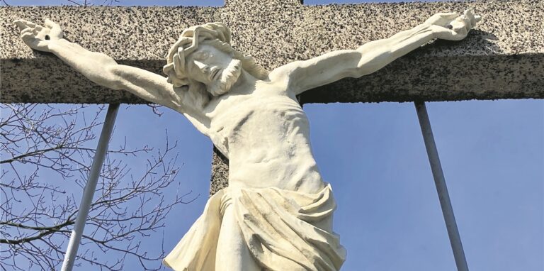 Der neue Christuskorpus am Hagelkreuz.