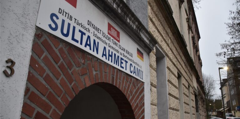 Innerhalb weniger Wochen ist die Sultan-Ahmet-Camii-Moschee in Dorstfeld erneut Ziel islamfeindlicher Drohungen geworden.