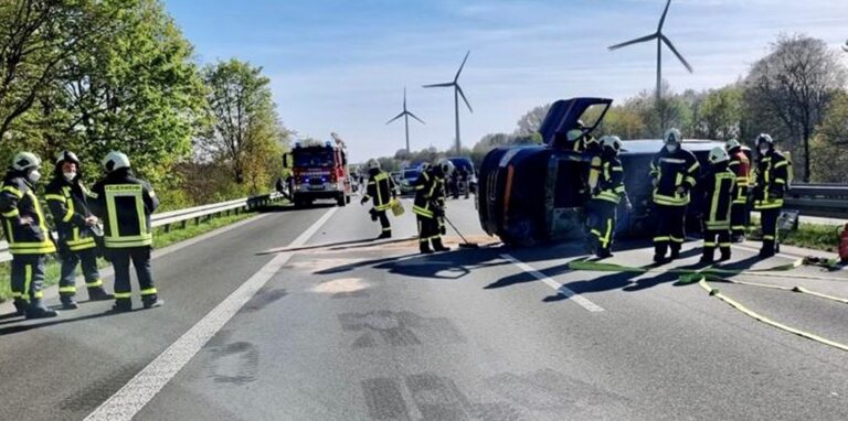 Unfall auf der A 31 mit Kleintransporter