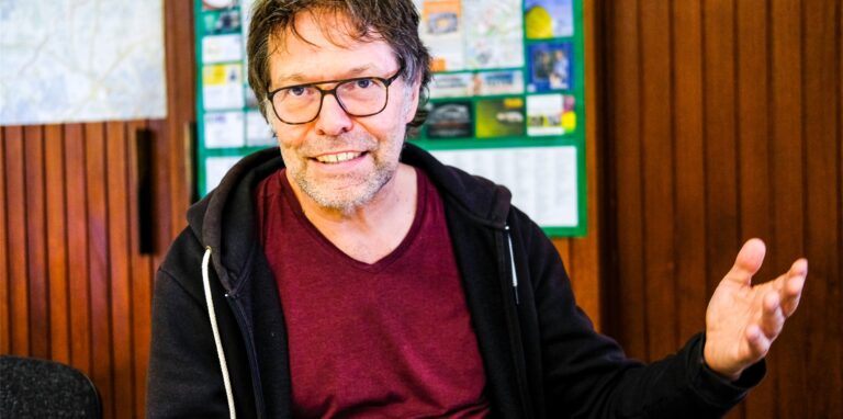 Marls Museumschef Georg Elben lädt ab 30. April zur ersten Ausstellung in der Gesamtschule in Marl-Hüls ein.