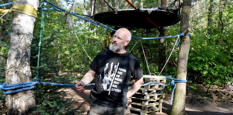 Klettergarten mit Trampolin: Auf dem Gelände von Olaf Alitz‘ Verein Stadttiger Marl können Kinder und Jugendliche sich austoben.