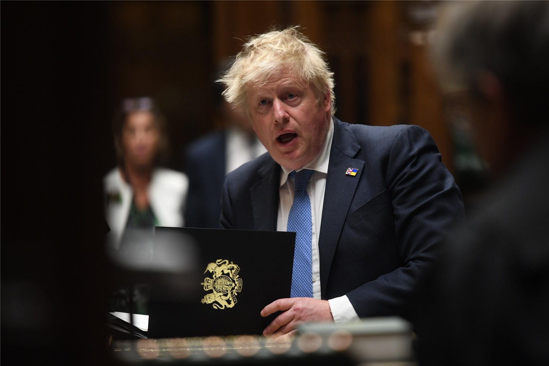 Der britische Premierminister muss sich wegen mutmaßlicher Lügen im Zusammenhang mit der Partygate-Affäre einer Untersuchung stellen.