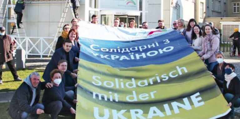 Das Team der Auslandsgesellschaft bietet Geflüchteten aus der Ukraine umfangreiche Informationen.
