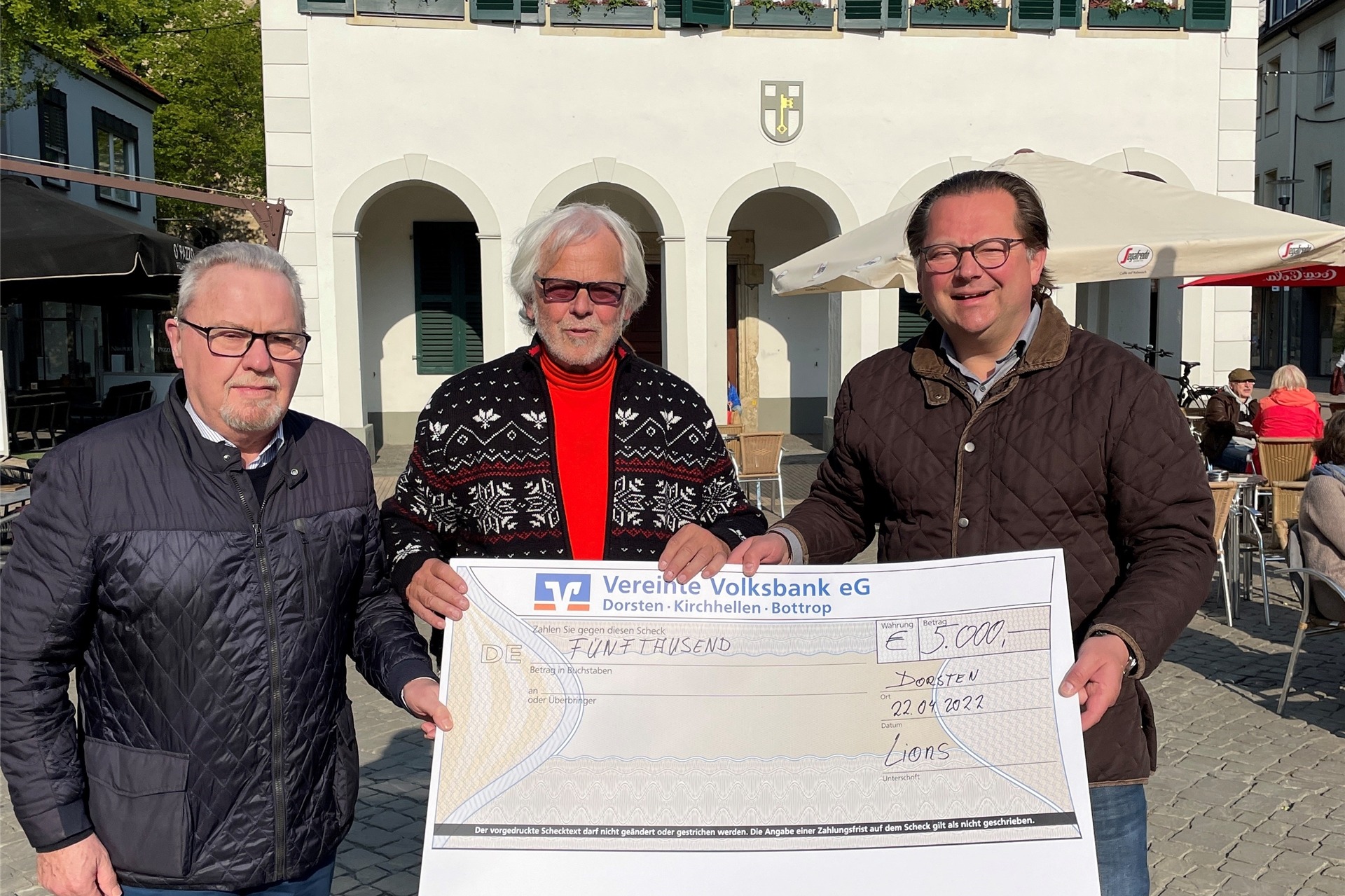 Lions-Clubs aus Dorsten überreichen Spende für TransSilvania