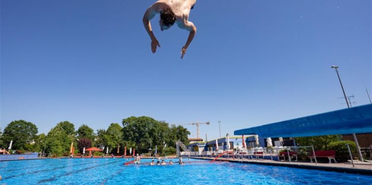 Am 1. Mai startet in NRW voraussichtlich die Freibad-Saison.